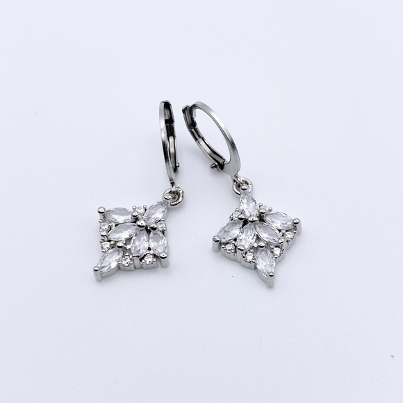 Joliet Jewelry - Silver Hoops Earrings